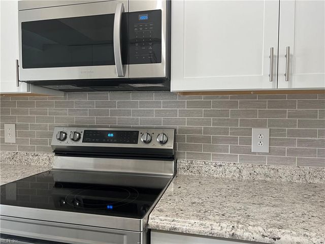 600 Hustings Court LN, Virginia Beach, VA 23452
