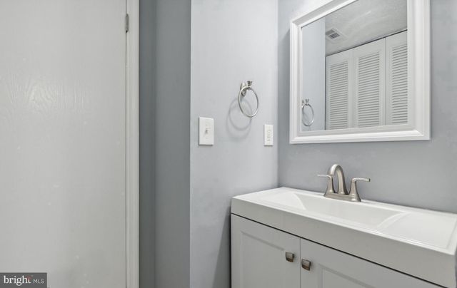 1679 FIELDTHORN DR, Reston, VA 20194
