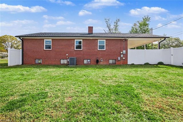 3875 Littlebrook Drive, Clemmons, NC 27012