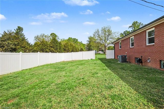 3875 Littlebrook Drive, Clemmons, NC 27012