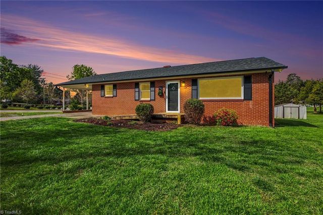 3875 Littlebrook Drive, Clemmons, NC 27012