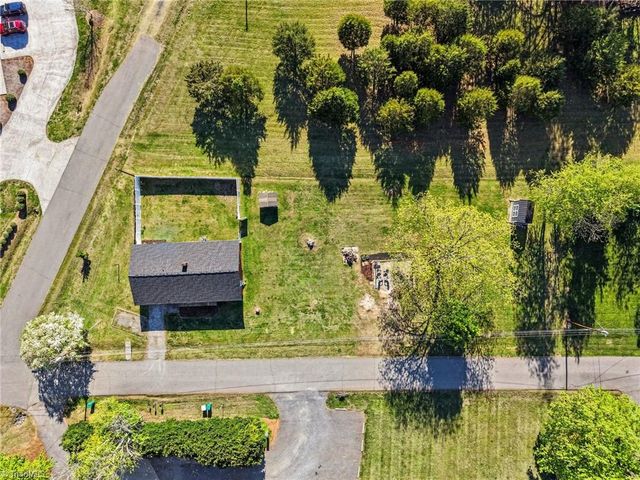 3875 Littlebrook Drive, Clemmons, NC 27012