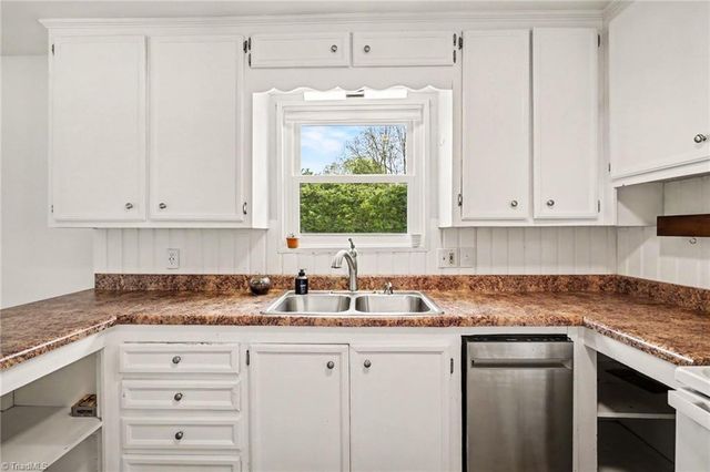 3875 Littlebrook Drive, Clemmons, NC 27012