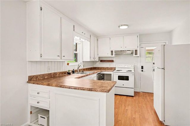 3875 Littlebrook Drive, Clemmons, NC 27012