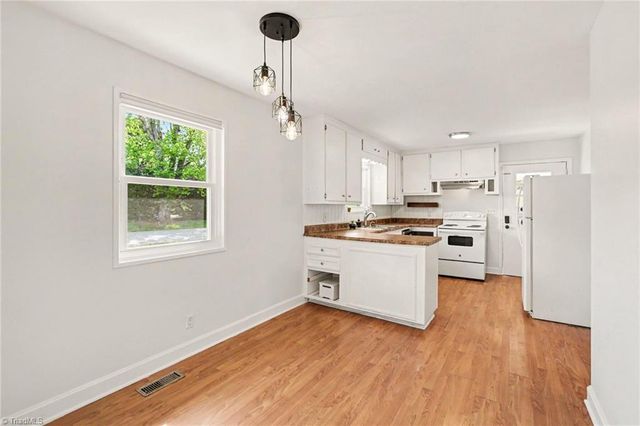 3875 Littlebrook Drive, Clemmons, NC 27012