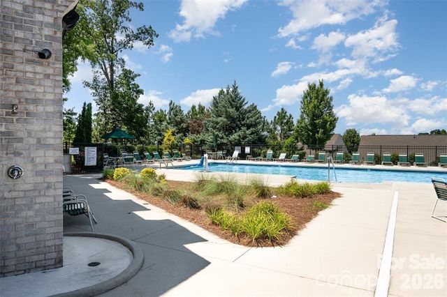 12807 Canterbury Castle Drive, Charlotte, NC 28273