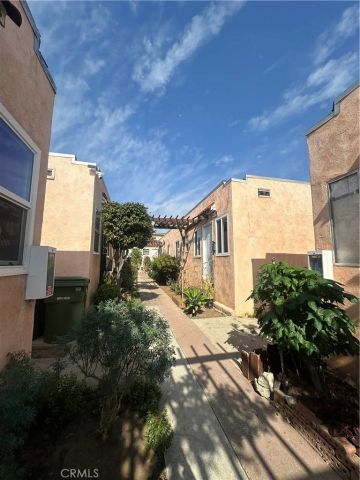 4243 Burns, Los Angeles, CA 90029