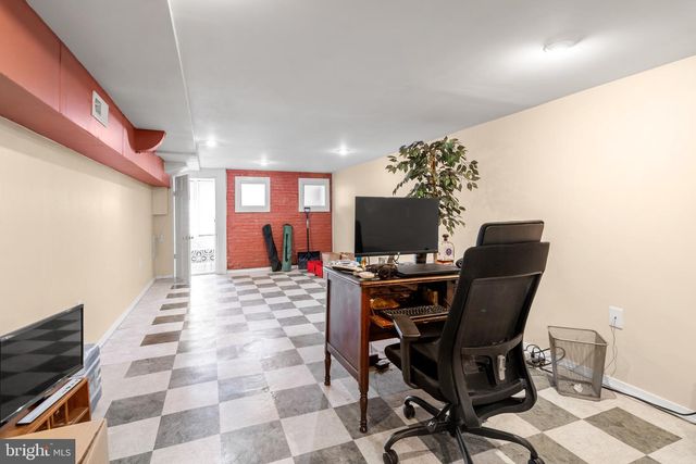3 N MILTON AVE, Baltimore, MD 21224