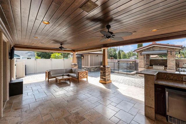 3212 LAUREL DALE DRIVE, Tampa, FL 33618