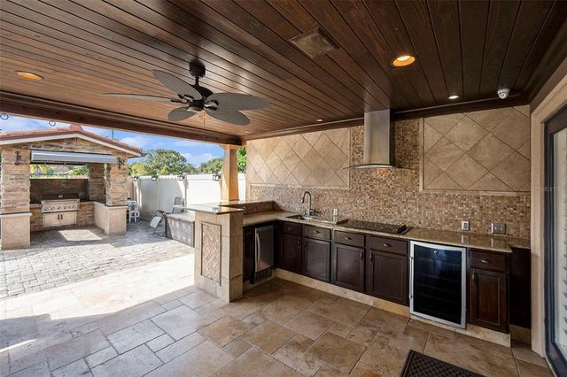 3212 LAUREL DALE DRIVE, Tampa, FL 33618