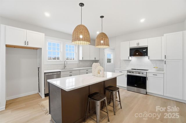 1212 Coddle Creek Highway, Mooresville, NC 28115