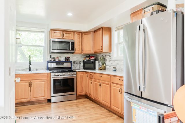 1916 W Jolly Road, Lansing, MI 48910