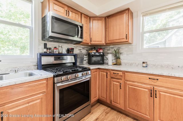 1916 W Jolly Road, Lansing, MI 48910