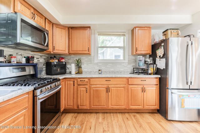 1916 W Jolly Road, Lansing, MI 48910
