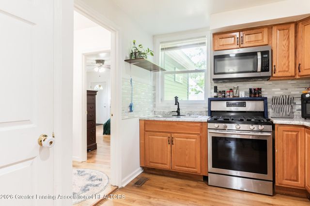 1916 W Jolly Road, Lansing, MI 48910
