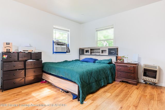 1916 W Jolly Road, Lansing, MI 48910
