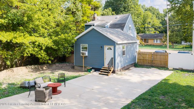 1916 W Jolly Road, Lansing, MI 48910