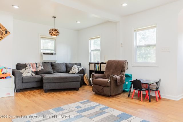 1916 W Jolly Road, Lansing, MI 48910