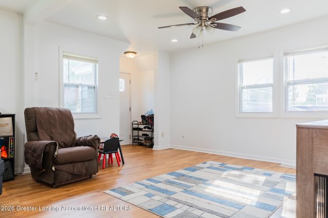 1916 W Jolly Road, Lansing, MI 48910