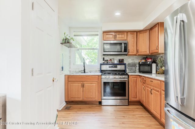 1916 W Jolly Road, Lansing, MI 48910