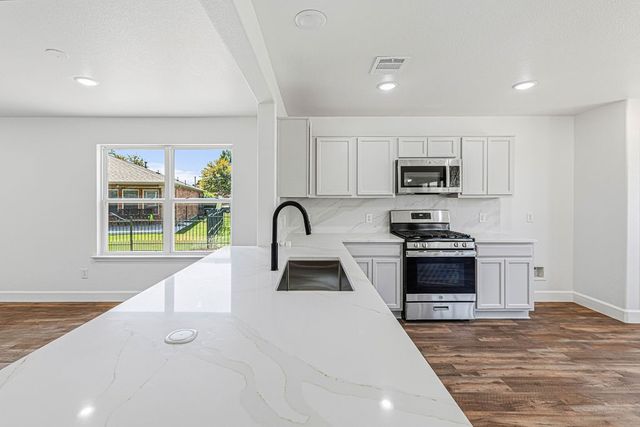 7737 Longaberger Drive, Frisco, TX 75036