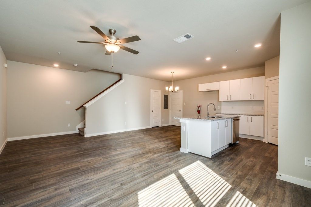 737 Wheatfield Drive, Venus, TX 76084