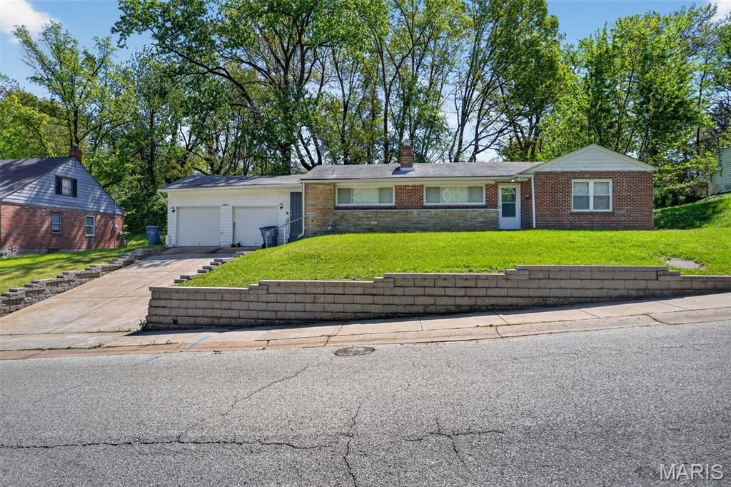 4334 Nelson Drive, St Louis, MO 63121