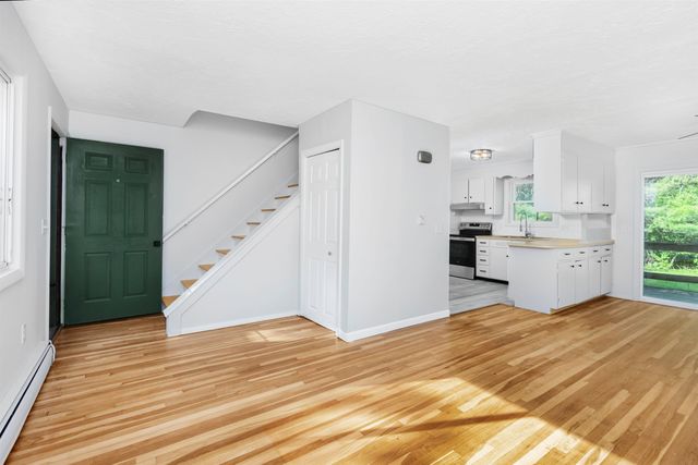 14 Oliver Drive, Hudson, NH 03051