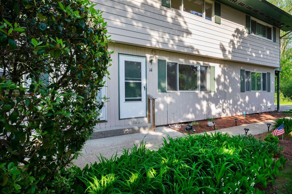 14 Oliver Drive, Hudson, NH 03051