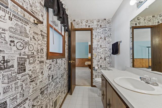 1226 Market PLACE, Waukesha, WI 53189