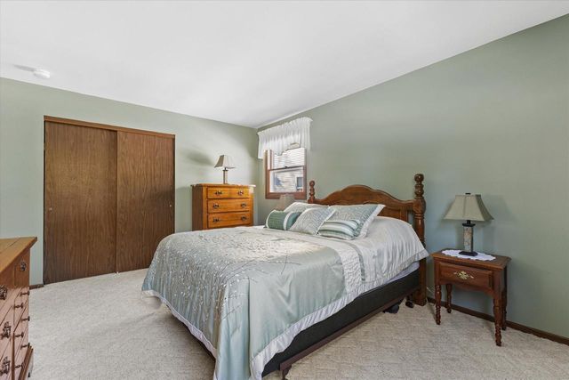 1226 Market PLACE, Waukesha, WI 53189