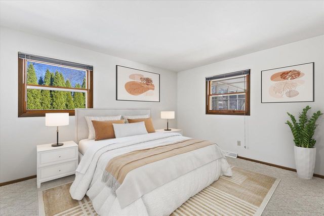 1226 Market PLACE, Waukesha, WI 53189