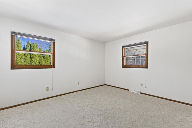 1226 Market PLACE, Waukesha, WI 53189