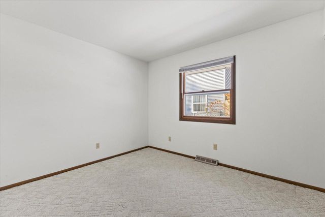 1226 Market PLACE, Waukesha, WI 53189