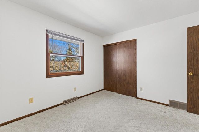 1226 Market PLACE, Waukesha, WI 53189