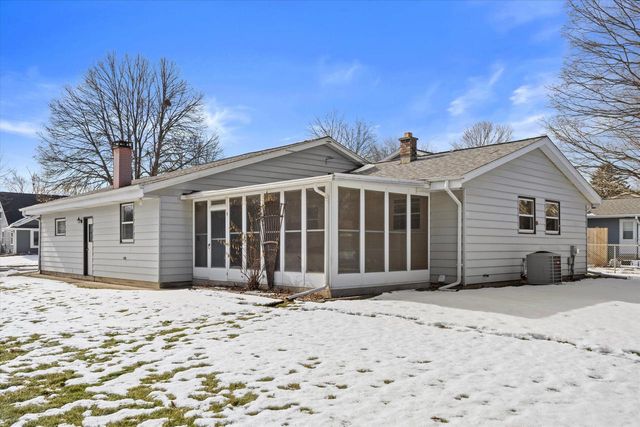 1226 Market PLACE, Waukesha, WI 53189