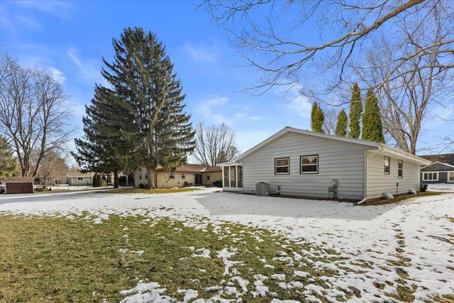 1226 Market PLACE, Waukesha, WI 53189