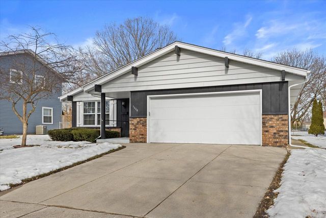 1226 Market PLACE, Waukesha, WI 53189