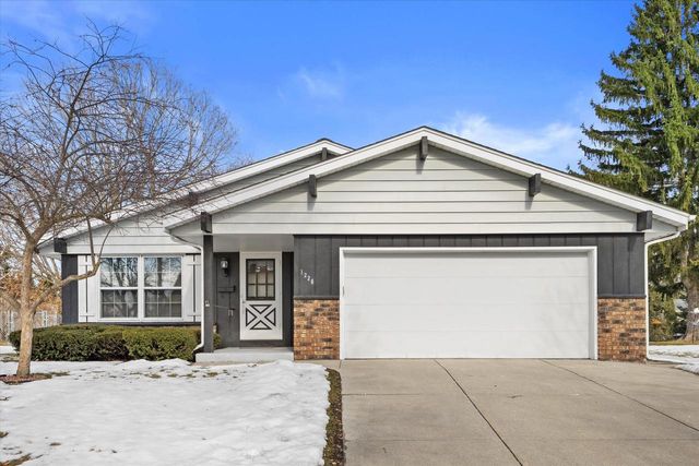 1226 Market PLACE, Waukesha, WI 53189