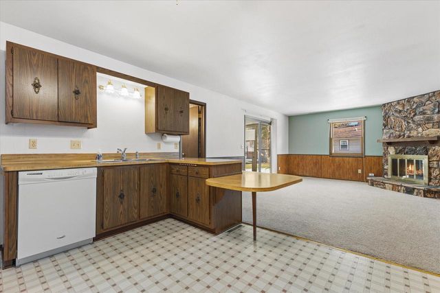 1226 Market PLACE, Waukesha, WI 53189