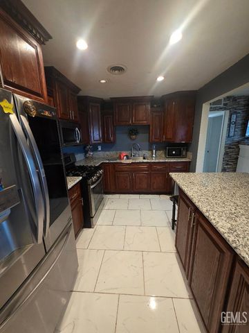 901 Belmont Street, Delano, CA 93215