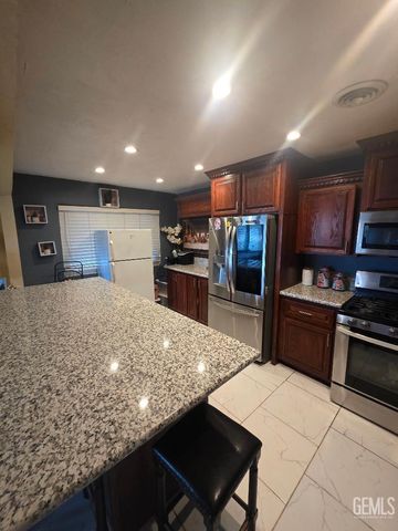 901 Belmont Street, Delano, CA 93215