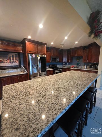 901 Belmont Street, Delano, CA 93215