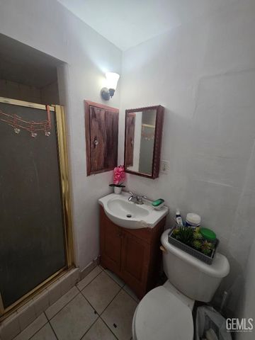 901 Belmont Street, Delano, CA 93215