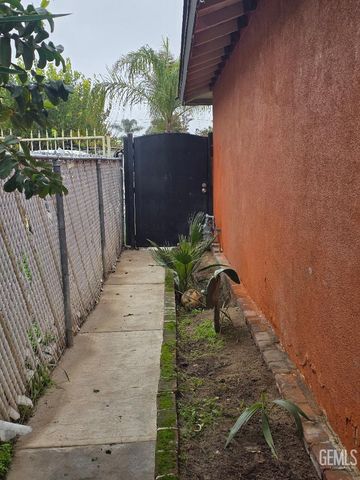 901 Belmont Street, Delano, CA 93215