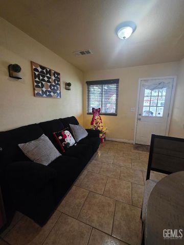 901 Belmont Street, Delano, CA 93215