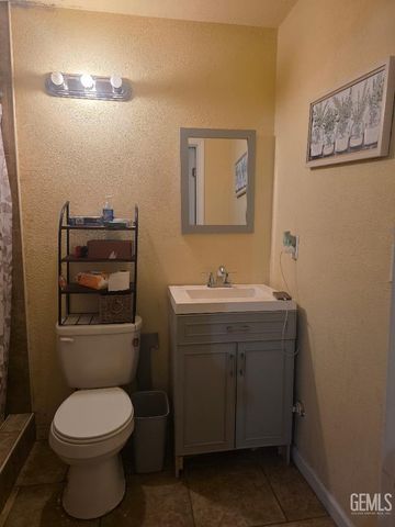 901 Belmont Street, Delano, CA 93215