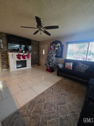 901 Belmont Street, Delano, CA 93215