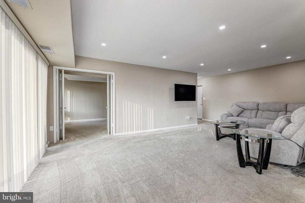 Image 10 of property listing at 7 SLADE AVE #607, Baltimore, MD 21208