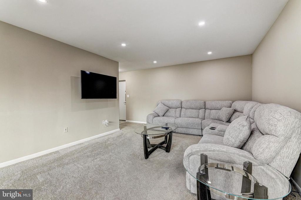Image 8 of property listing at 7 SLADE AVE #607, Baltimore, MD 21208